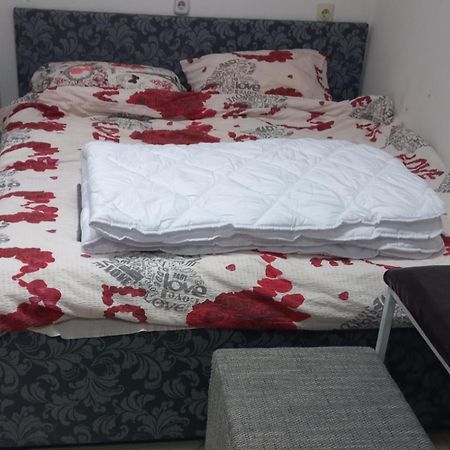 Big Bed, Rumenacka 7 Apartman Újvidék Kültér fotó