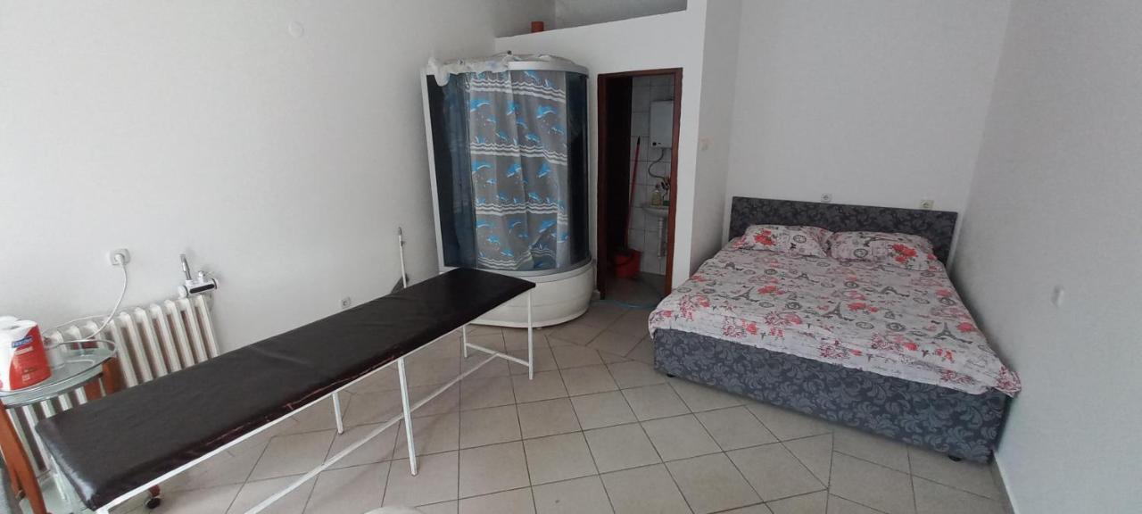 Big Bed, Rumenacka 7 Apartman Újvidék Kültér fotó