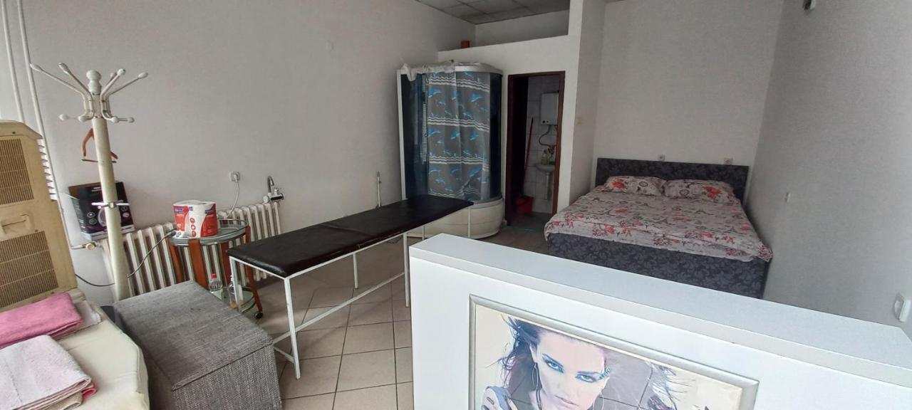 Big Bed, Rumenacka 7 Apartman Újvidék Kültér fotó